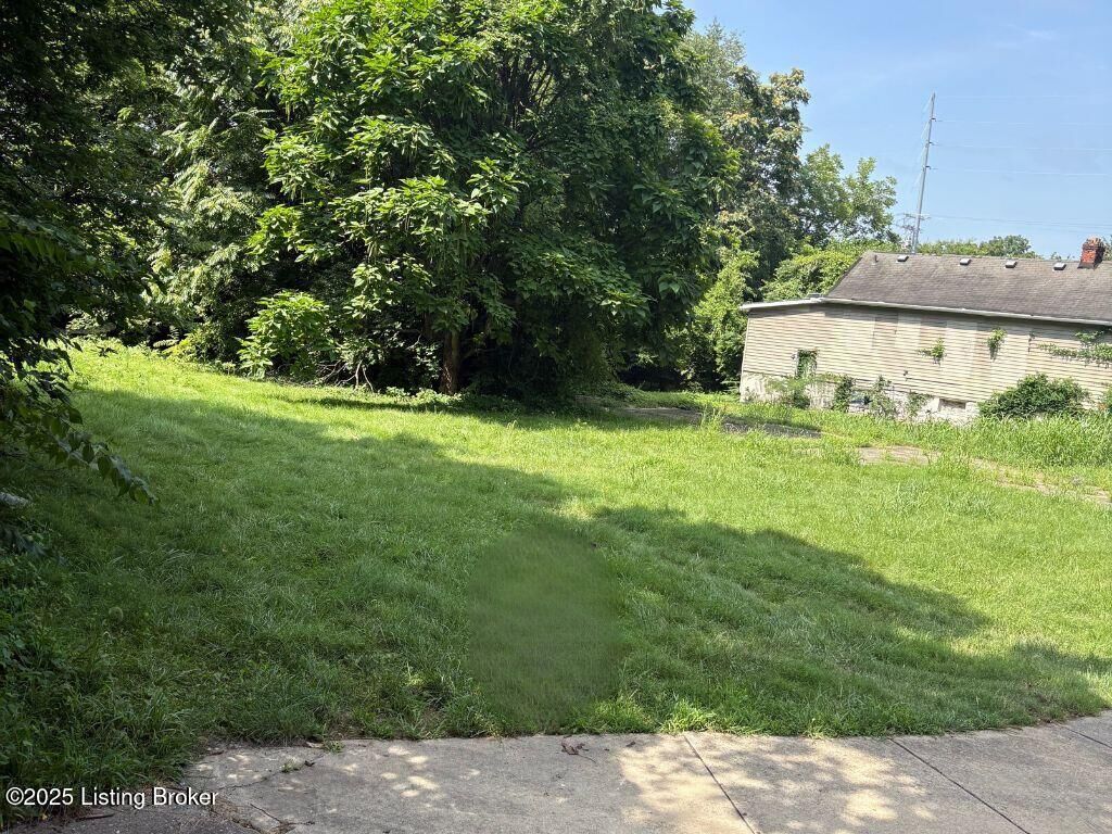 Property Photo:  3109 W Jefferson St  KY 40212