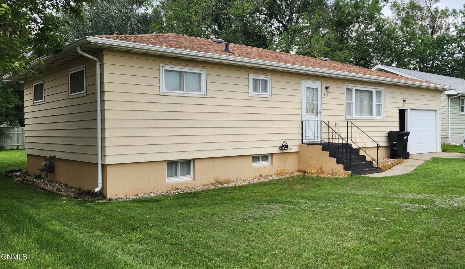 Property Photo:  818 S 17th Street S  ND 58504 