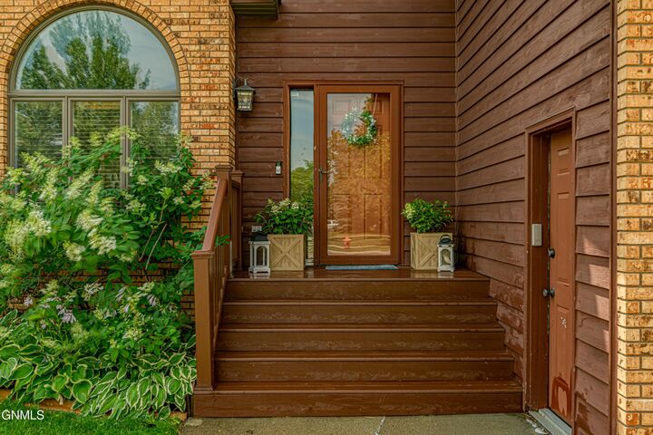 Property Photo:  1739 Country West Road  ND 58503 