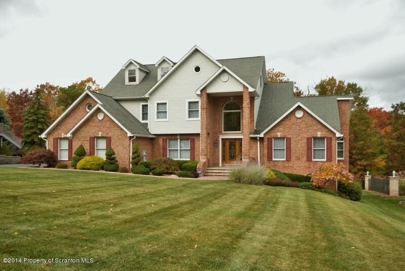 Property Photo:  125 Lakeview Drive  PA 18505 