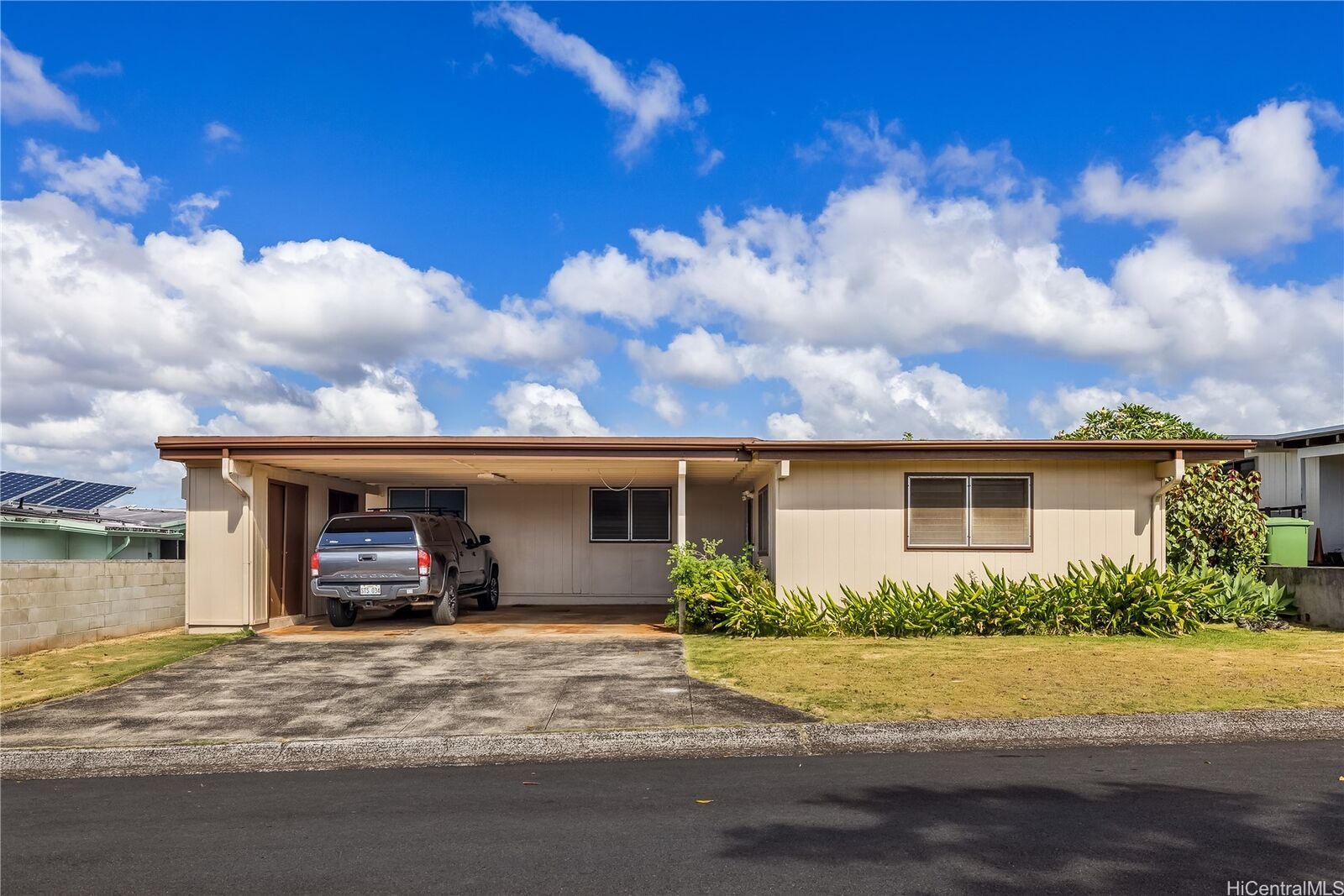 Property Photo:  2160 Aamanu Street  HI 96782 