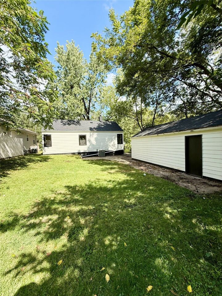 Property Photo:  2730 Sheridan Avenue  IA 50310 