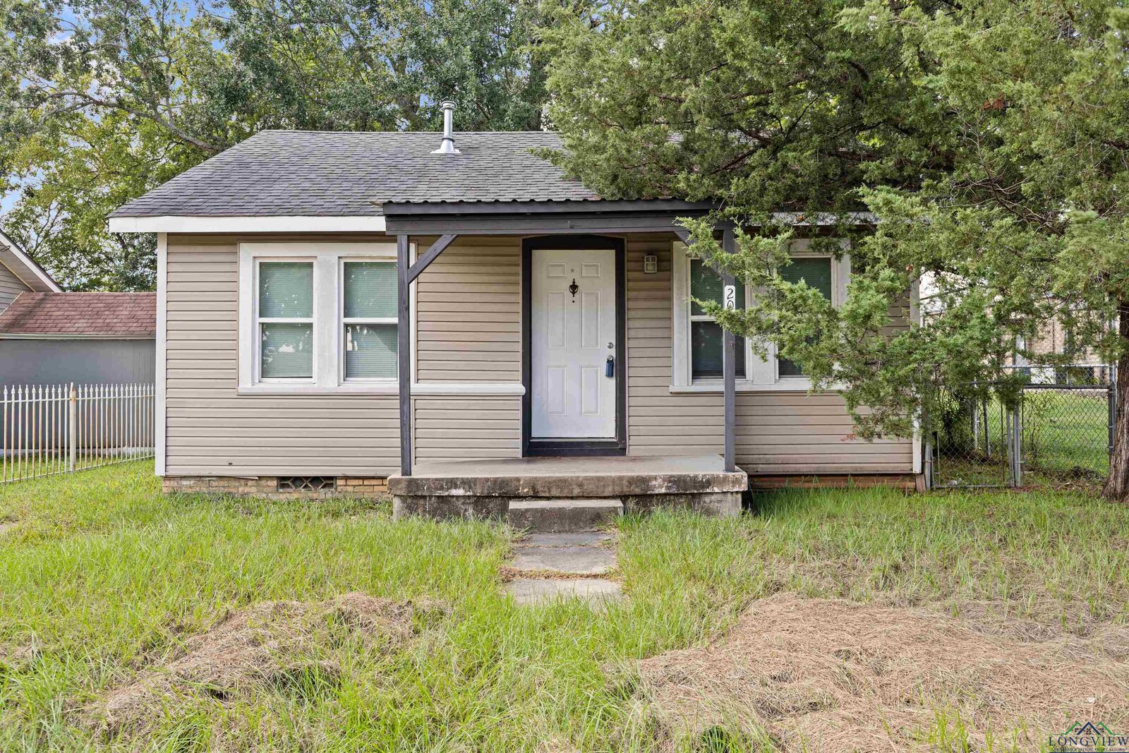 Property Photo:  206 King  TX 75662 