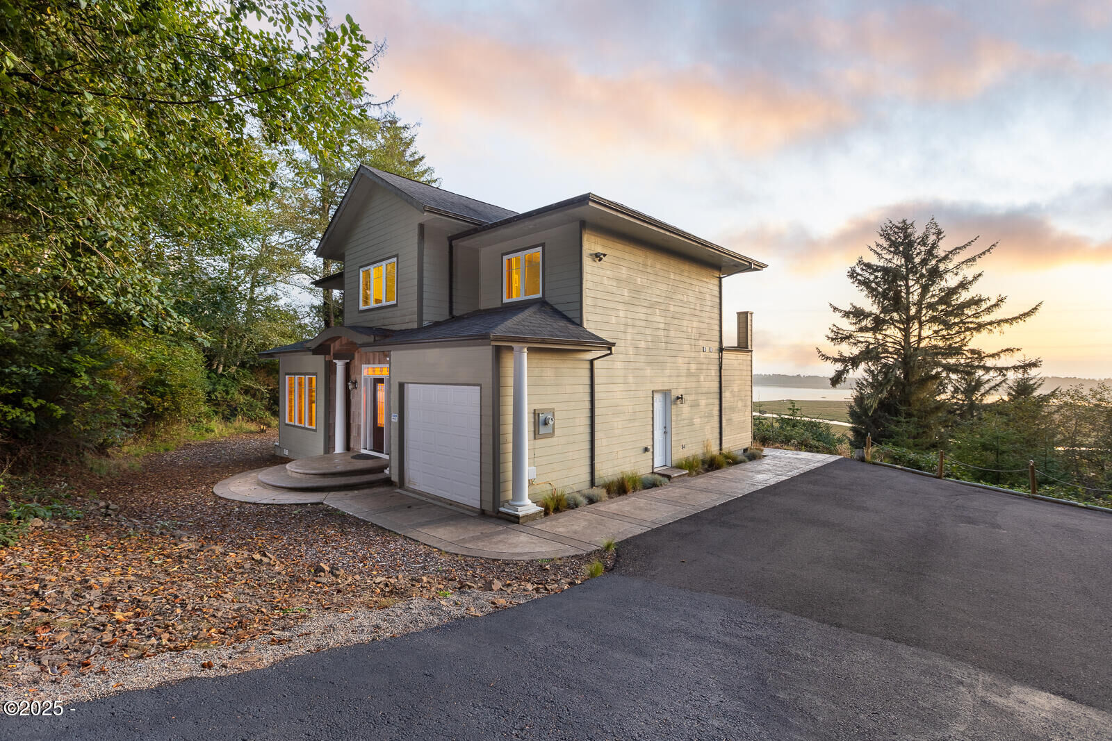 Property Photo:  37025 Brooten Hill Road  OR 97135 