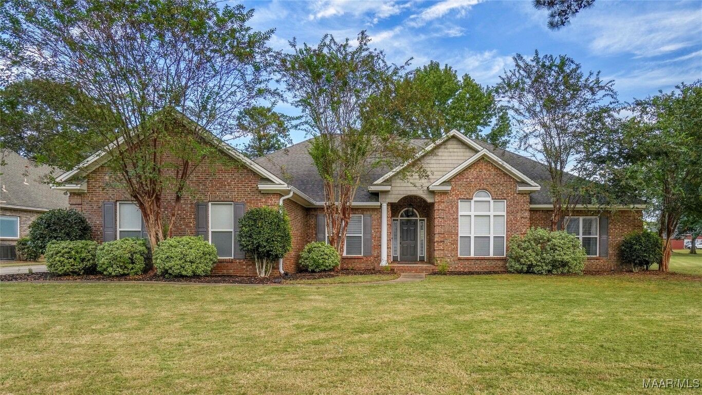 Property Photo:  466 Grove Park Loop  AL 36093 