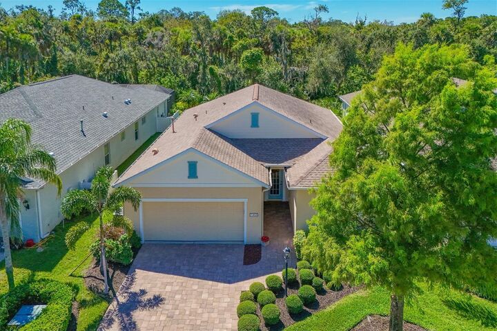 Property Photo:  4826 Lake Breeze Terrace  FL 34243 