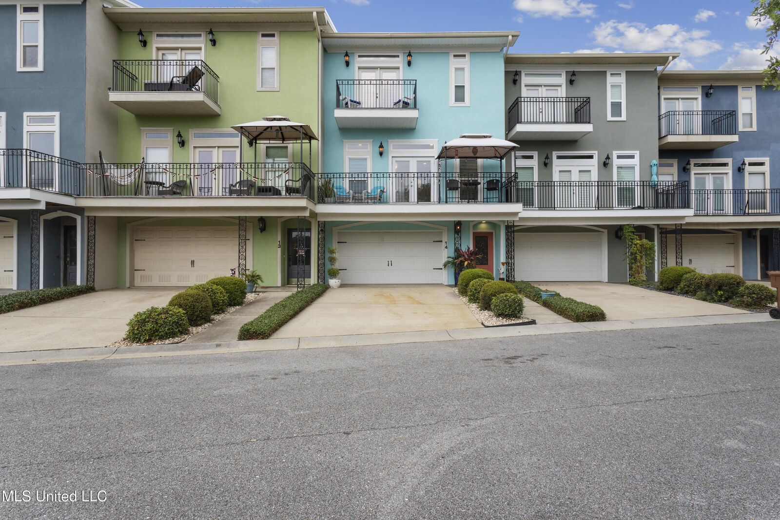 Property Photo:  14 Oak Alley Lane  MS 39560 