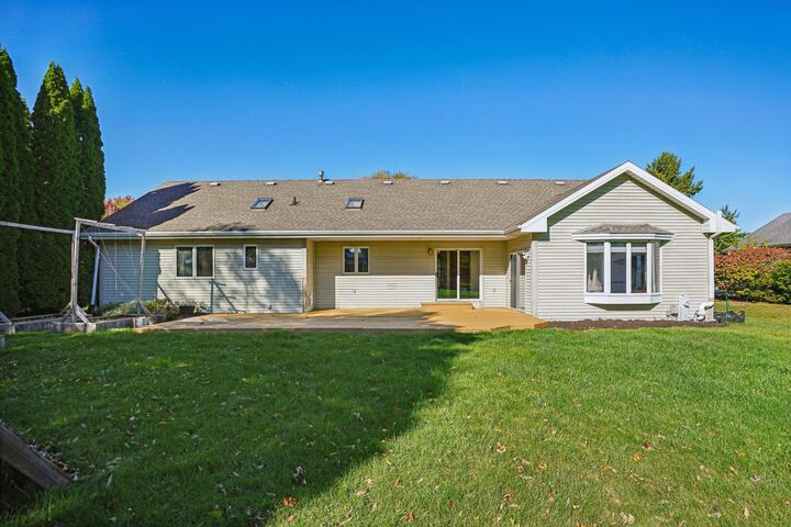 Property Photo:  N26w22577 Oakwood Ln  WI 53186 