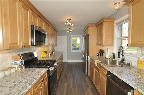 630 Forest St  Hartford WI 53027 photo