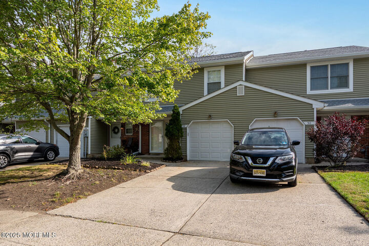 52 Holly Drive  Eatontown NJ 07724 photo