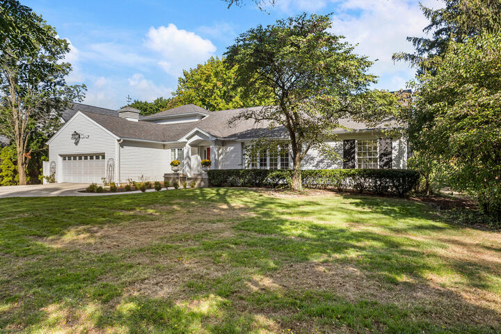 Property Photo:  7 Greencroft Drive  IL 61821