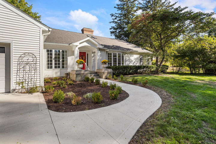 Property Photo: 7 Greencroft Drive IL 61821