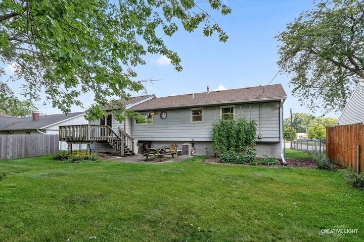 Property Photo:  910 Southbridge Drive  IL 60506 