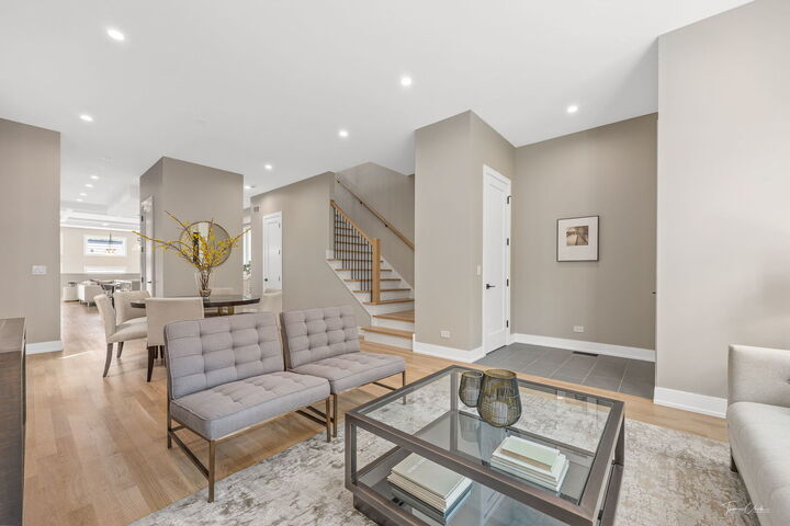 Property Photo: 1634 W Wolfram Street IL 60657