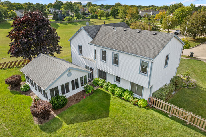 Property Photo: 1074 Wilmington Lane IL 60169