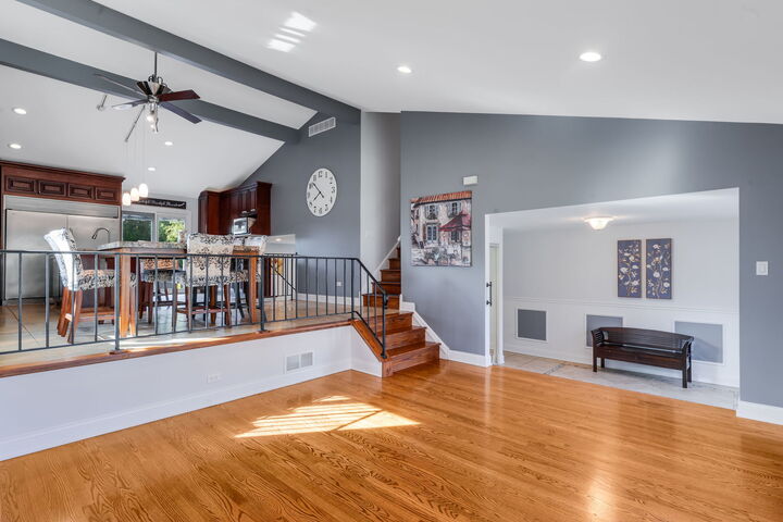 Property Photo:  1741 W Goldengate Drive  IL 60101 