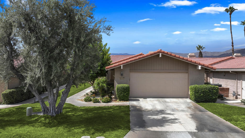 Property Photo:  127 Camino Arroyo S  CA 92260 