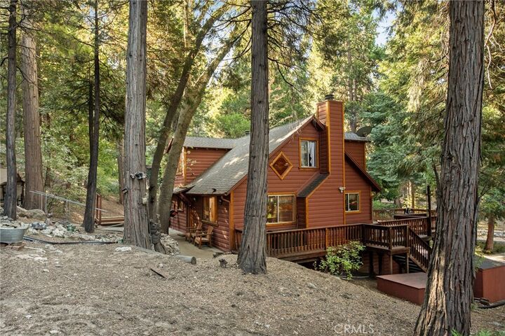 Property Photo:  637 Crest Estates Court  CA 92352 