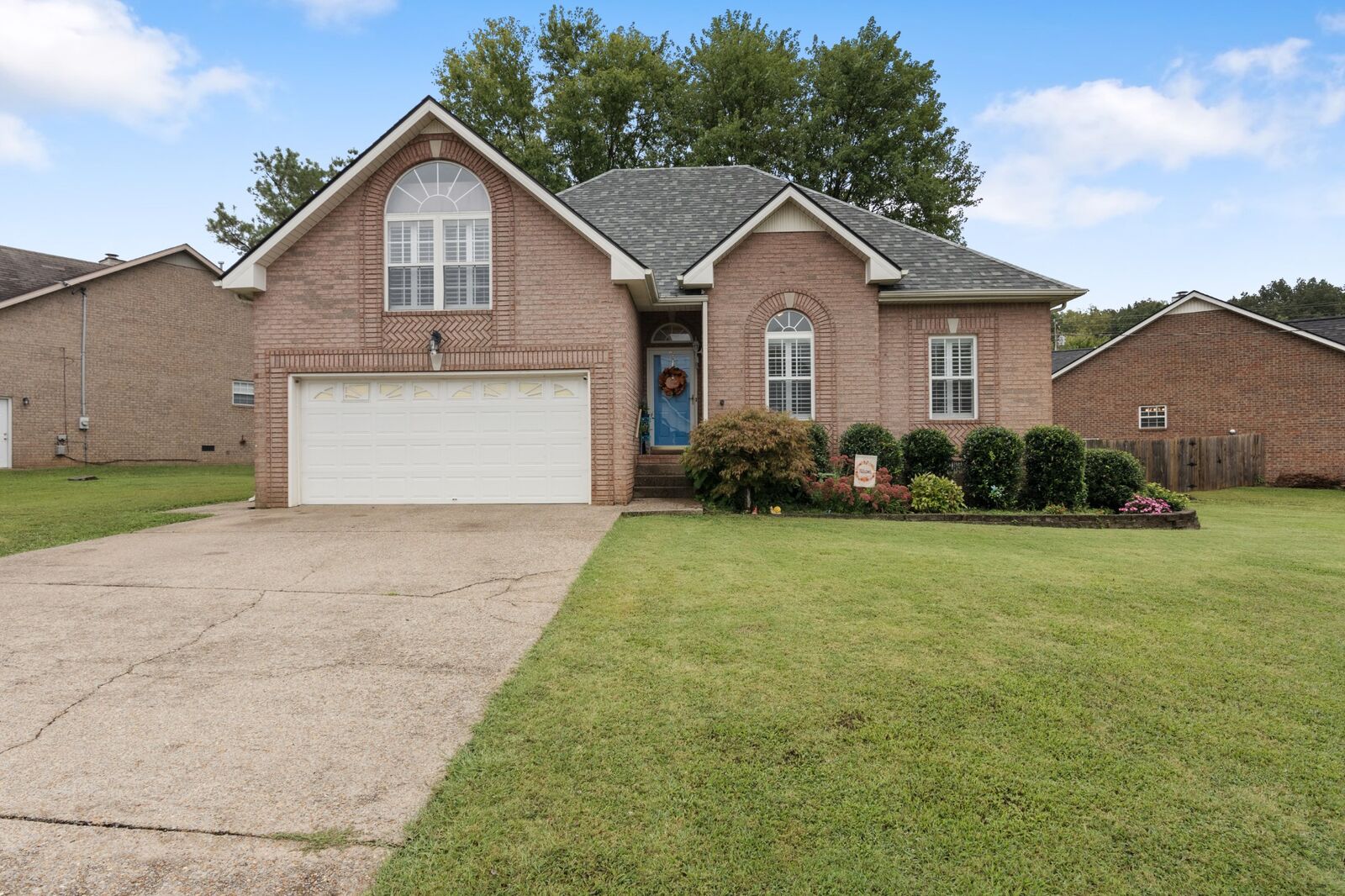 Property Photo: 125 Cherokee Dr TN 37188