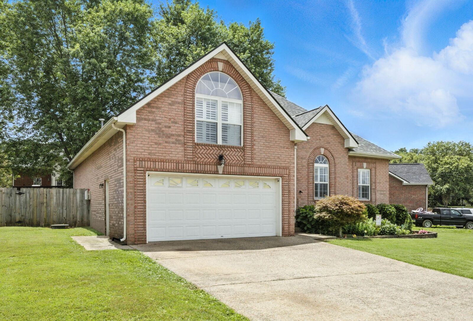 Property Photo: 125 Cherokee Dr TN 37188