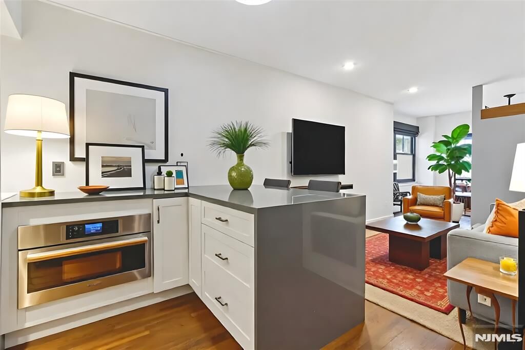 Property Photo: 3050 Edwin Avenue #2D NJ 07024