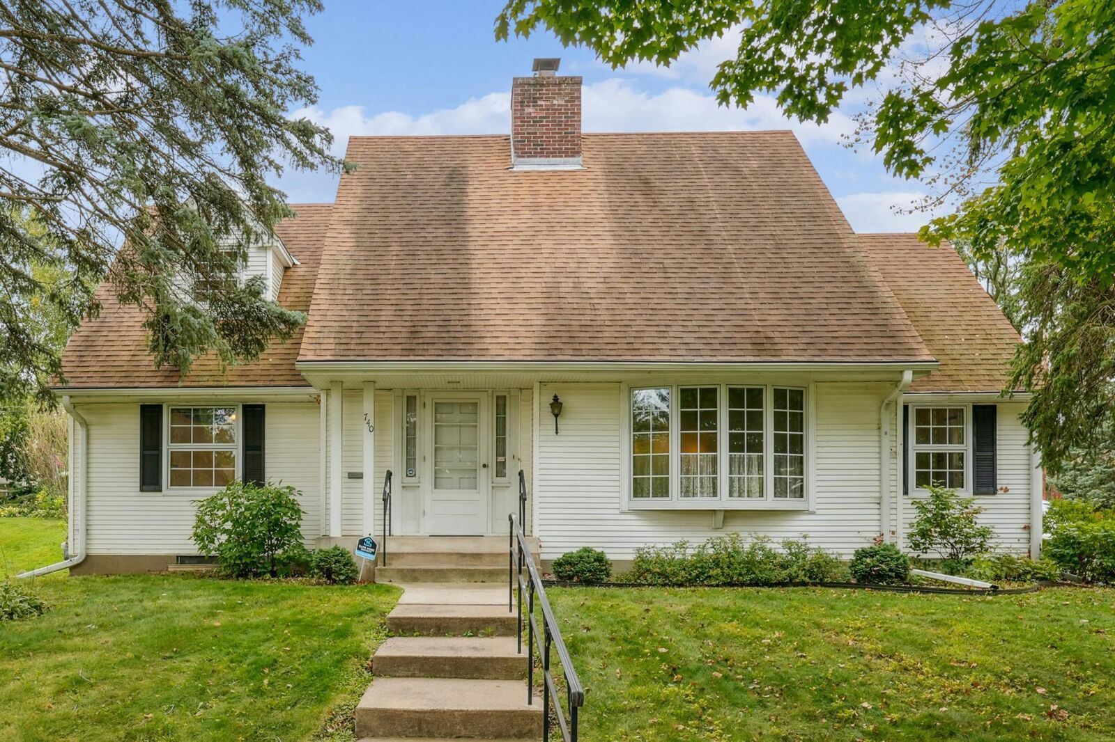 Property Photo:  740 Hoyt Avenue E  MN 55106