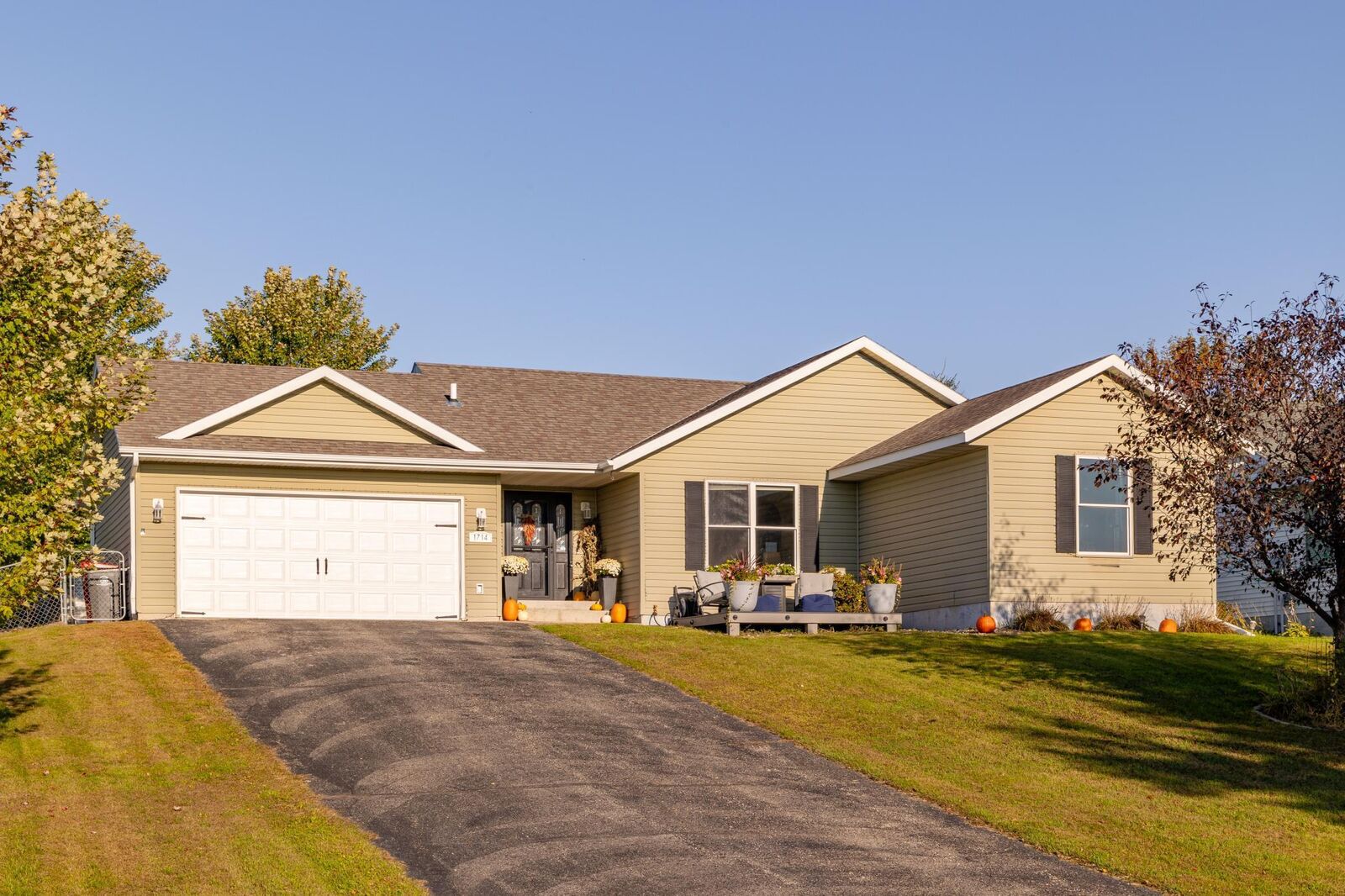 Property Photo:  1714 Jasmine Drive  MN 56308 