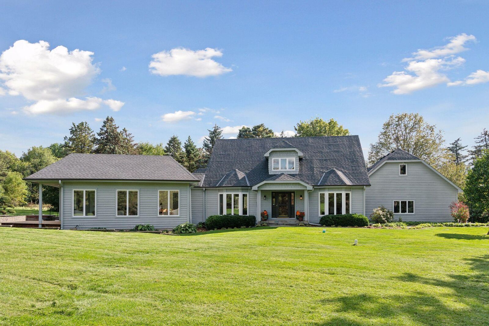 Property Photo:  2122 Delaware Avenue  MN 55118 