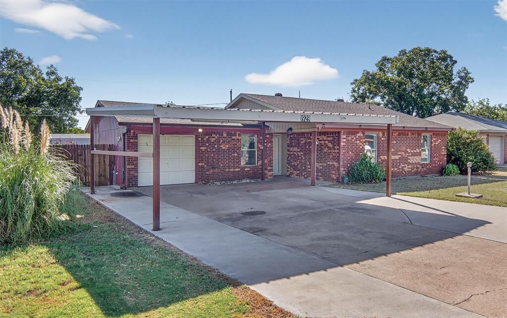 Property Photo: 1929 Crawford Street TX 76450