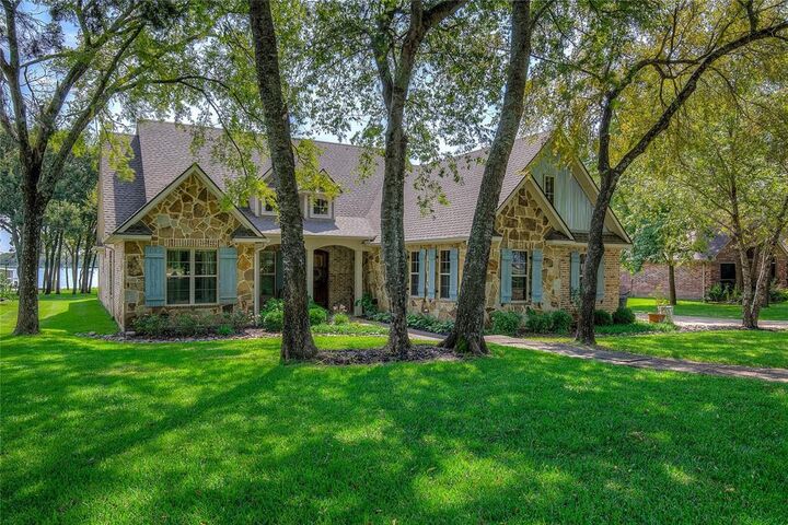 560 Center Drive  Point TX 75472 photo