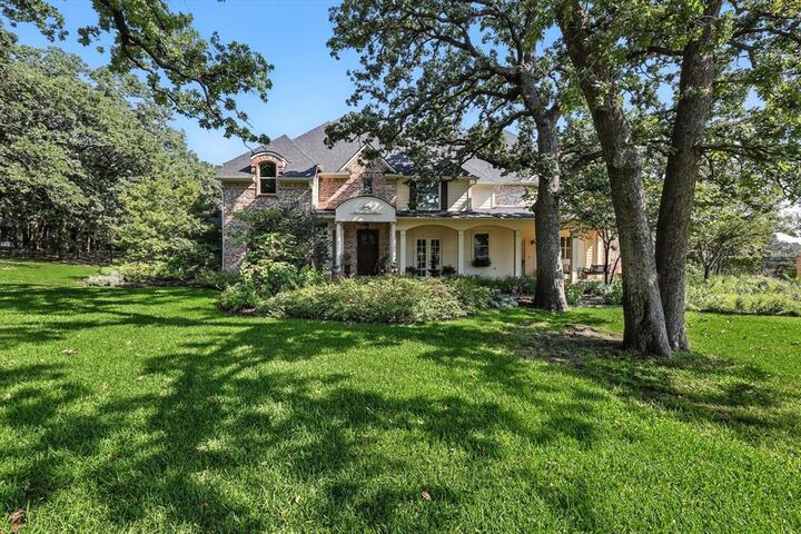 Property Photo: 1217 Saddlebrook Way TX 76226