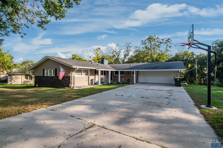 306 Pelletier Dr  Sioux City IA 51104 photo