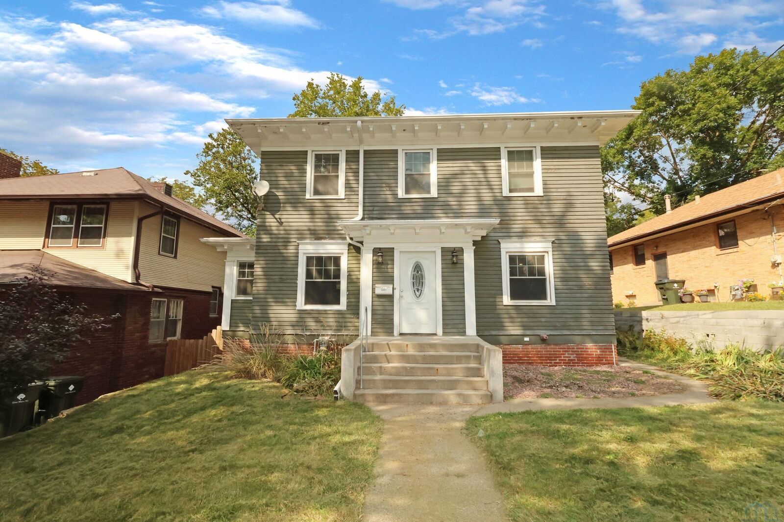 Property Photo:  107 Stewart Avenue  IA 51104 