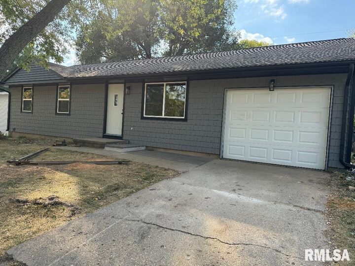 Property Photo: 5821 N Graceland Drive IL 61614