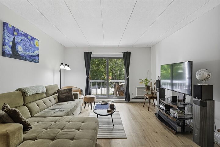 Property Photo:  85 Commons Dr 210  MA 01545 