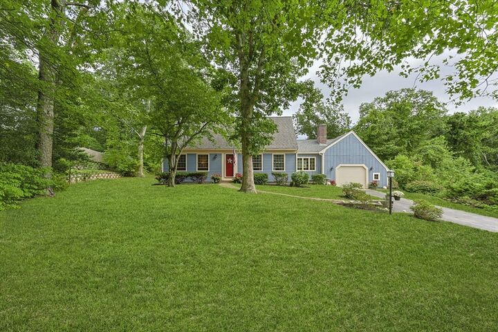 Property Photo:  7 Horseshoe Cir  MA 02563 