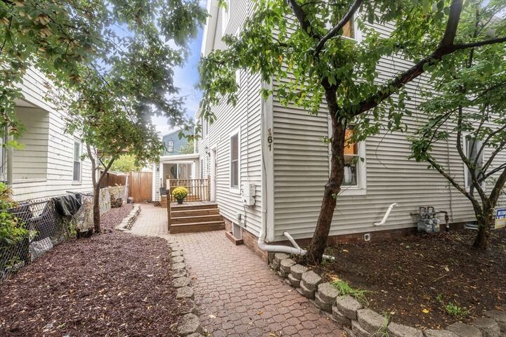 Property Photo:  161 Hamilton St 161  MA 02139 
