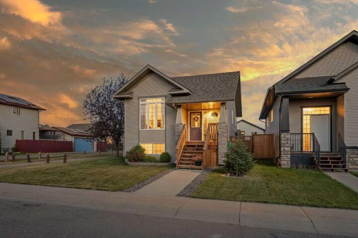 59 Inkster Close  Red Deer AB T4R 0A7 photo