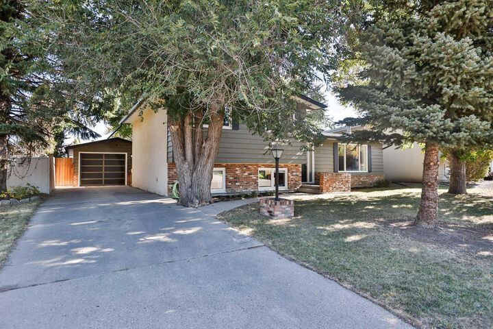 417 Normandy Road S  Lethbridge AB T1J 3X9 photo