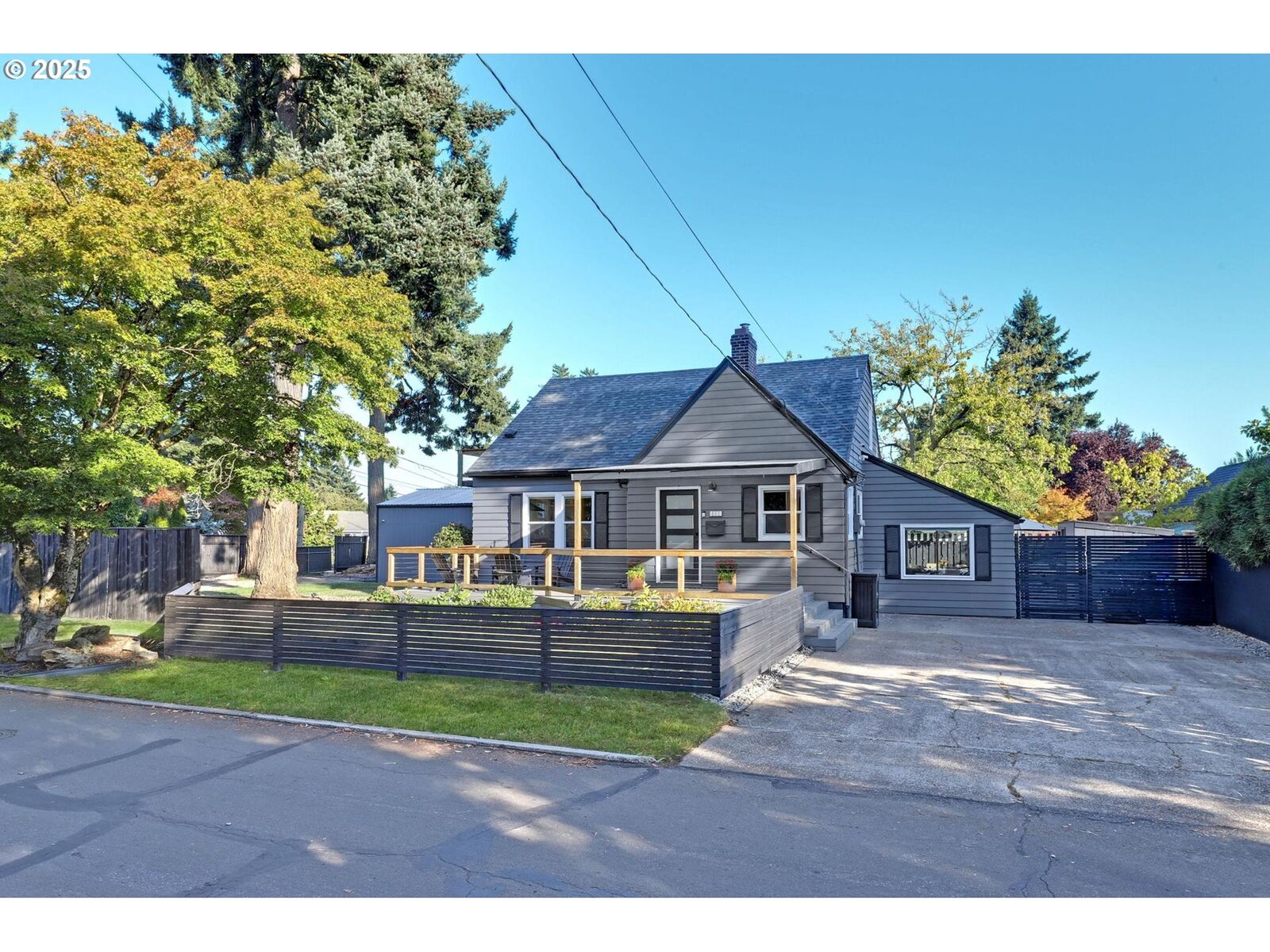 Property Photo:  3275 N Terry St  OR 97217 