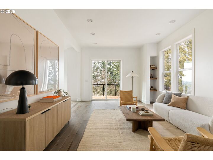 Property Photo:  290 SW Moonridge Pl  OR 97225 