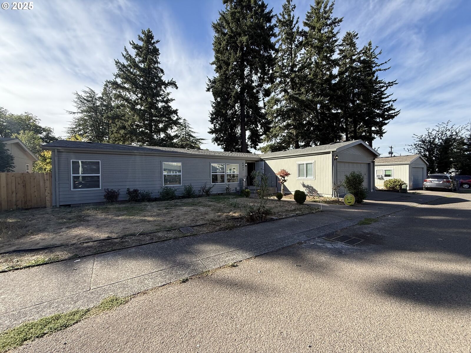 Property Photo:  6433 SE 125th Pl  OR 97236 