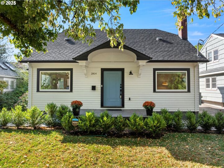 Property Photo:  2814 SE Market St  OR 97214 