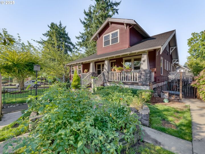 Property Photo:  2400 H St  WA 98663 