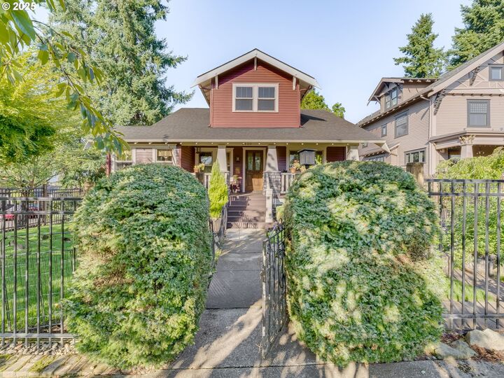 Property Photo:  2400 H St  WA 98663 