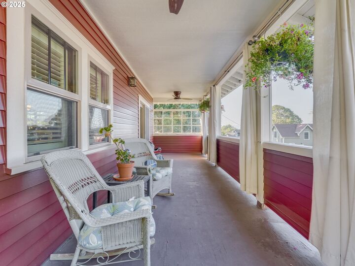 Property Photo: 2400 H St WA 98663