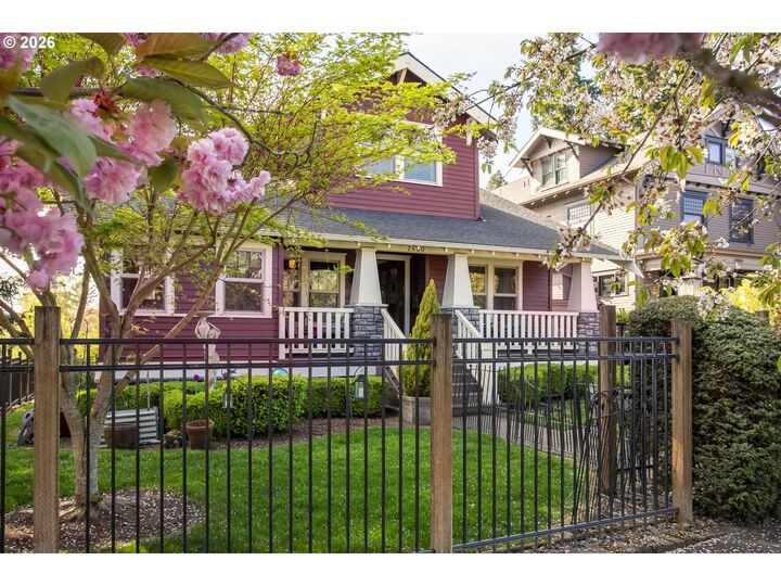 Property Photo: 2400 H St WA 98663