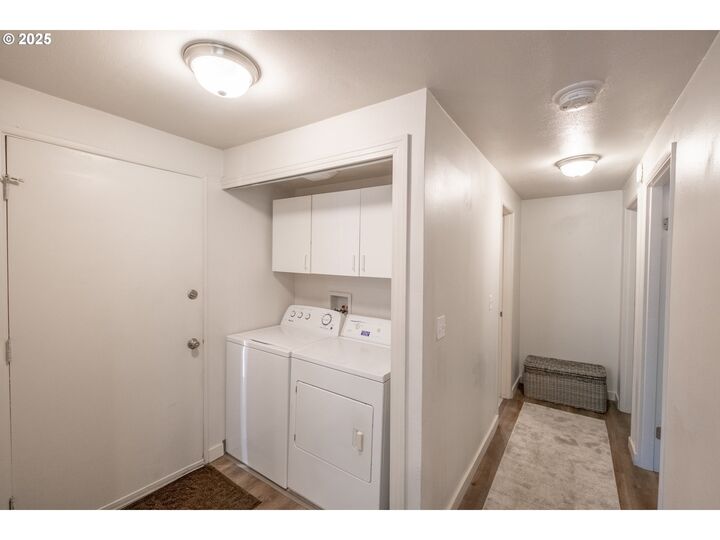 Property Photo:  418 Stonewood Dr  OR 97405 