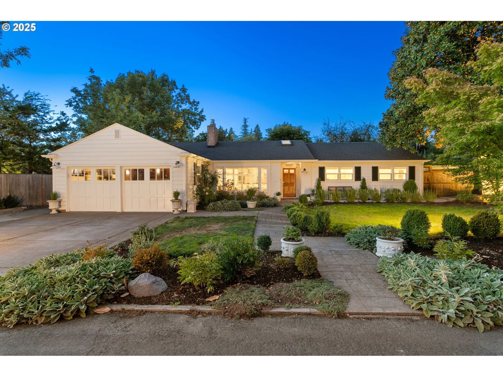 Property Photo:  8065 SW Laurel St  OR 97225