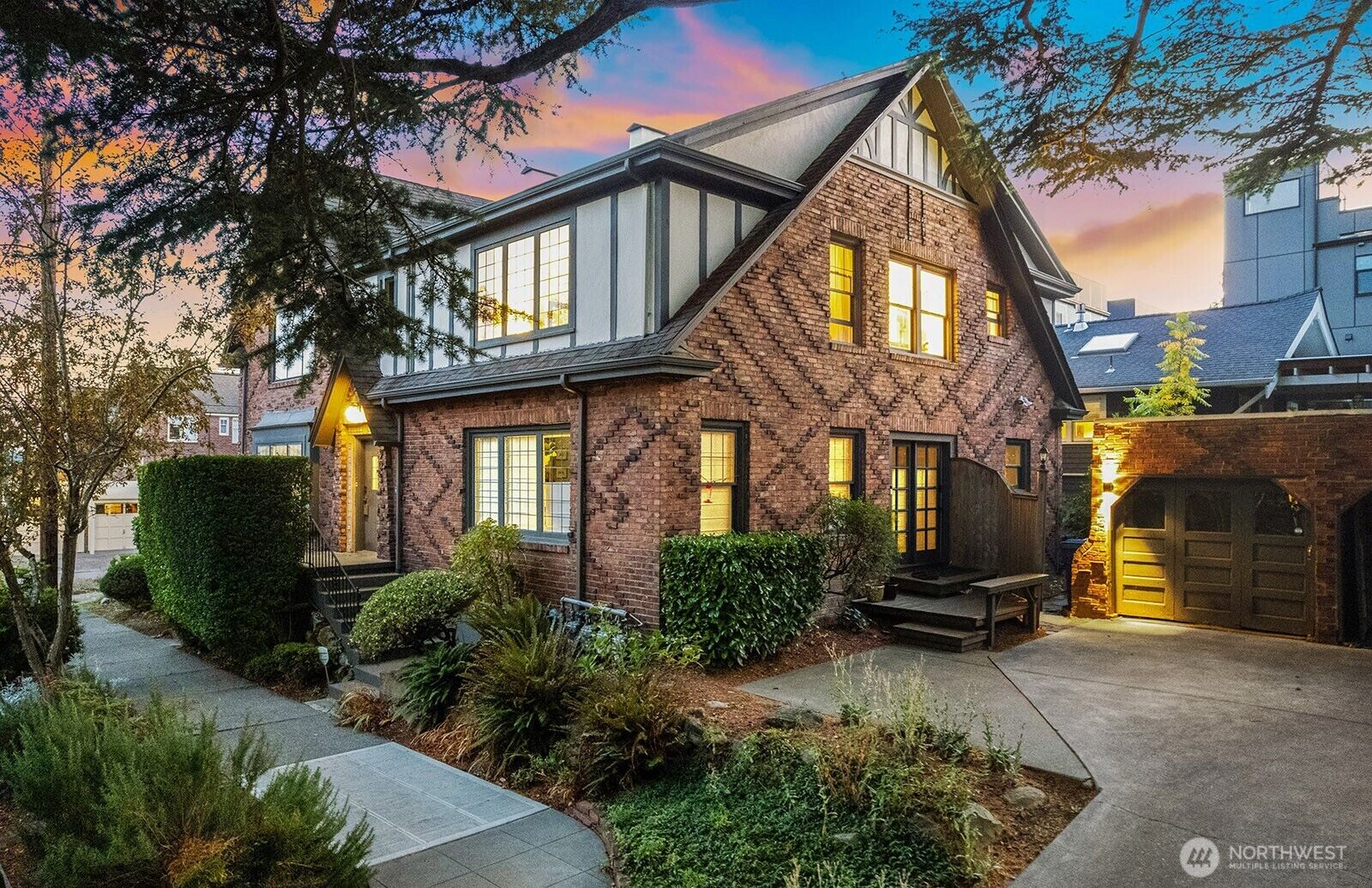 Property Photo:  4903  Linden Avenue N 3  WA 98103 